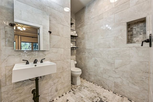 3 Wilderness Trail, Friendswood, TX 77546
