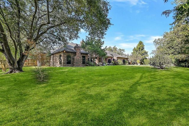 3 Wilderness Trail, Friendswood, TX 77546