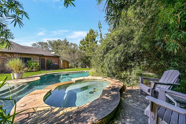 3 Wilderness Trail, Friendswood, TX 77546
