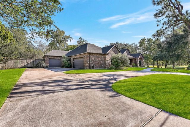 3 Wilderness Trail, Friendswood, TX 77546