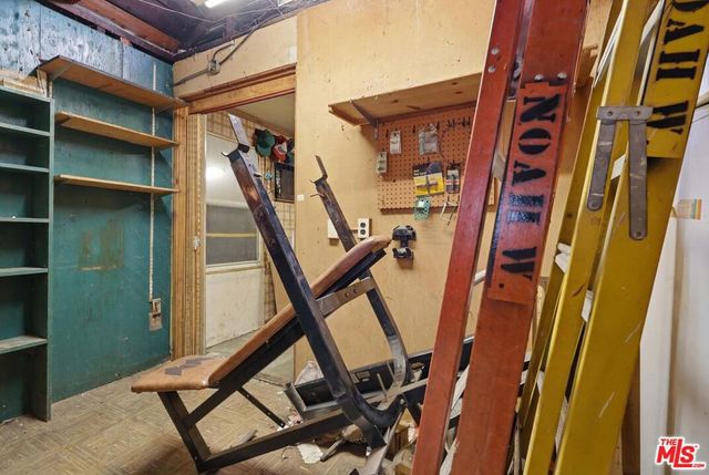 220 E 64th Street, Los Angeles, CA 90003