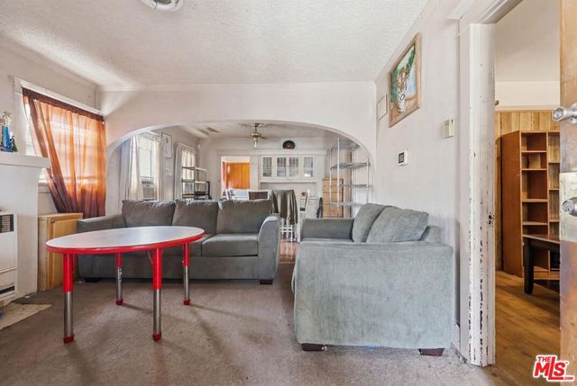 220 E 64th Street, Los Angeles, CA 90003