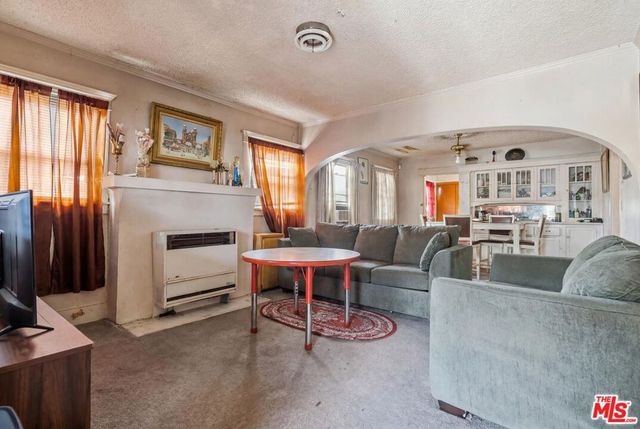 220 E 64th Street, Los Angeles, CA 90003