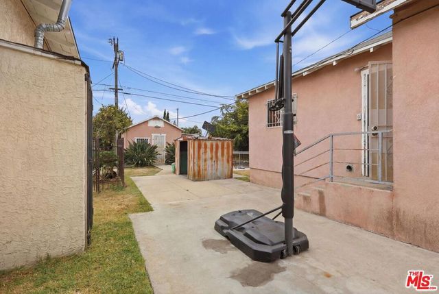 220 E 64th Street, Los Angeles, CA 90003
