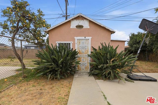 220 E 64th Street, Los Angeles, CA 90003