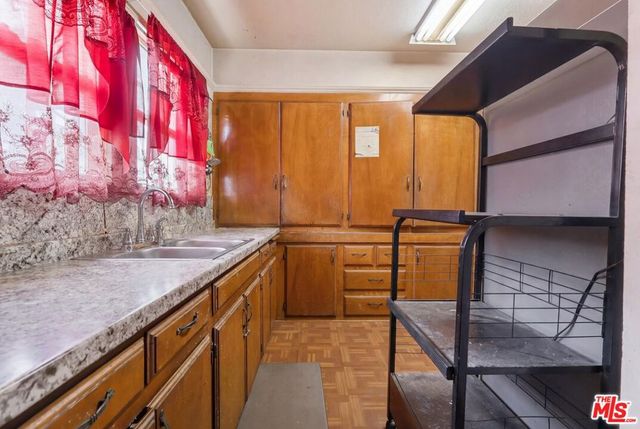 220 E 64th Street, Los Angeles, CA 90003