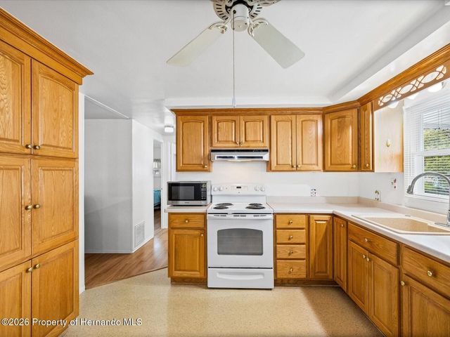 7366 First Loop Avenue, Brooksville, FL 34613