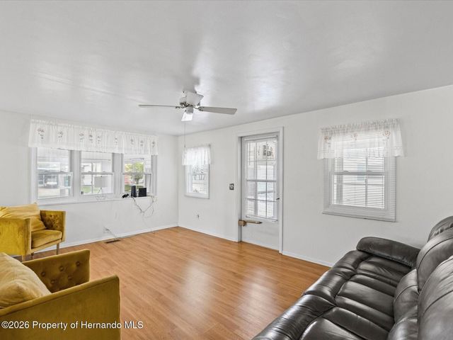 7366 First Loop Avenue, Brooksville, FL 34613