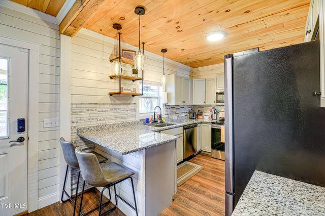 909 Poplar Street, Kingsport, TN 37660