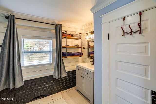 909 Poplar Street, Kingsport, TN 37660