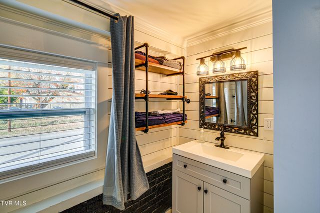 909 Poplar Street, Kingsport, TN 37660