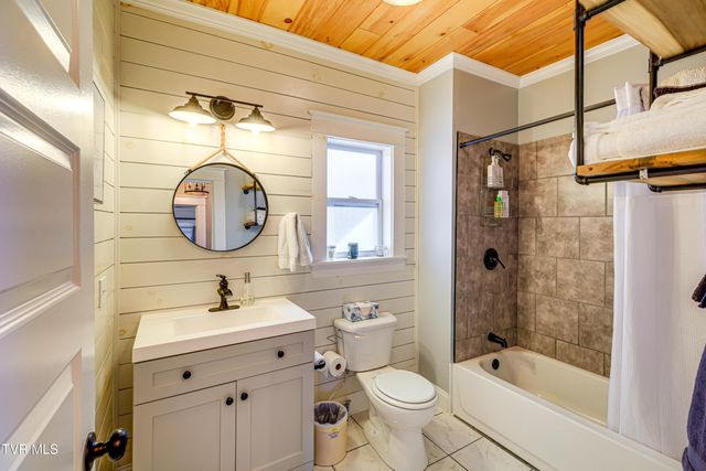 909 Poplar Street, Kingsport, TN 37660