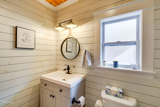 909 Poplar Street, Kingsport, TN 37660