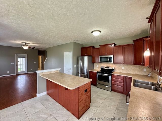 250 Bayleaf Drive, Raeford, NC 28376