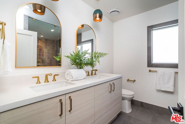 3871 Welland Avenue, Los Angeles, CA 90008