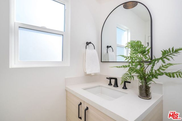 3871 Welland Avenue, Los Angeles, CA 90008