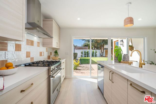 3871 Welland Avenue, Los Angeles, CA 90008