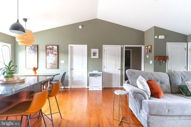 33 TWICKENHAM DR, Martinsburg, WV 25403