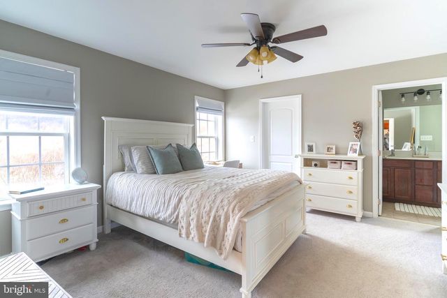 33 TWICKENHAM DR, Martinsburg, WV 25403