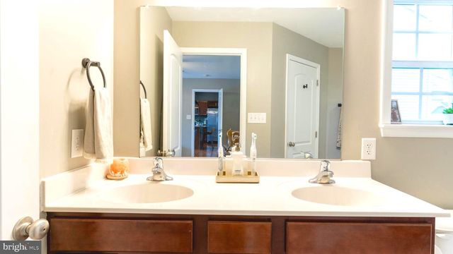 33 TWICKENHAM DR, Martinsburg, WV 25403