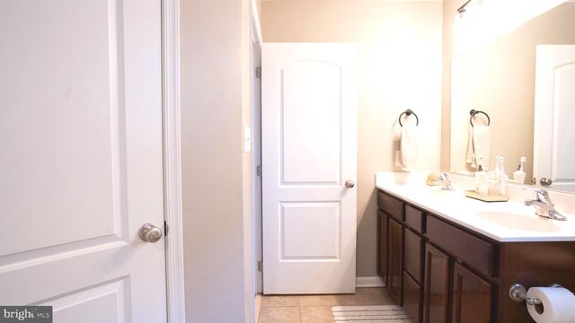 33 TWICKENHAM DR, Martinsburg, WV 25403