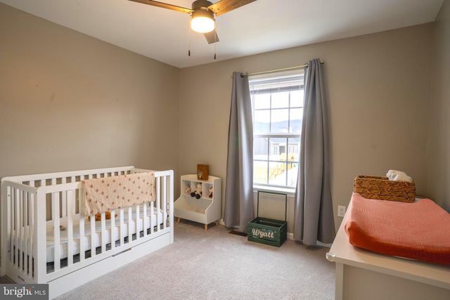 33 TWICKENHAM DR, Martinsburg, WV 25403