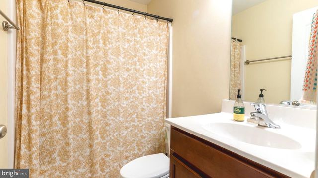 33 TWICKENHAM DR, Martinsburg, WV 25403