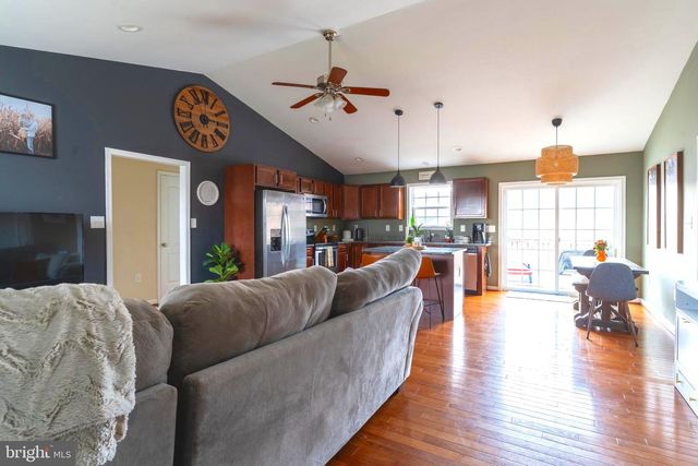 33 TWICKENHAM DR, Martinsburg, WV 25403