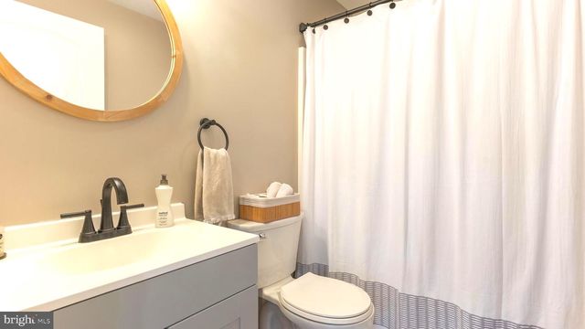 33 TWICKENHAM DR, Martinsburg, WV 25403