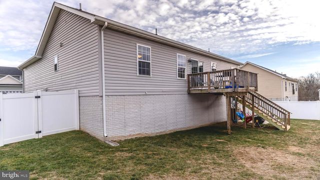 33 TWICKENHAM DR, Martinsburg, WV 25403