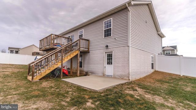 33 TWICKENHAM DR, Martinsburg, WV 25403