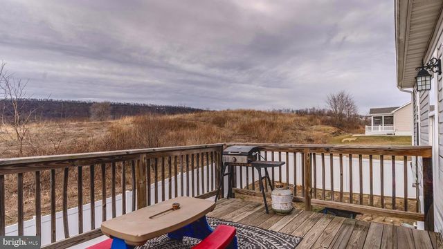 33 TWICKENHAM DR, Martinsburg, WV 25403