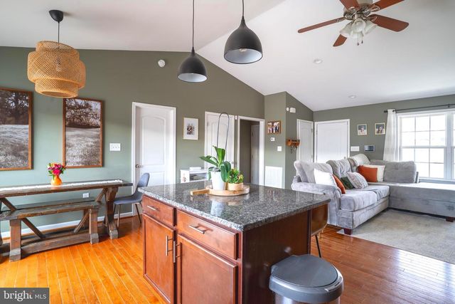 33 TWICKENHAM DR, Martinsburg, WV 25403