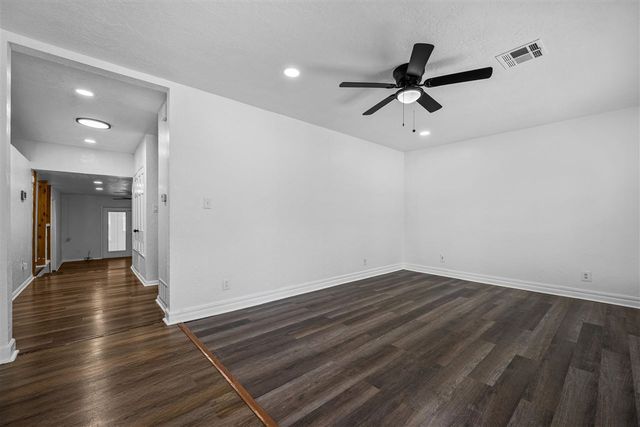 1726 NW Cherry Ave, Lawton, OK 73507
