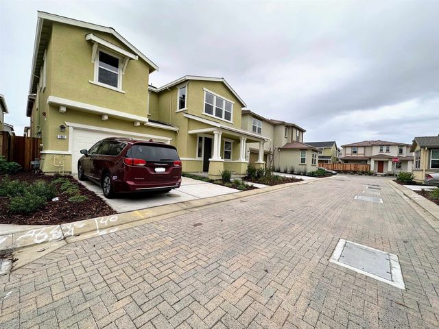 1887 Orfanos Ranch Dr, Brentwood, CA 94513