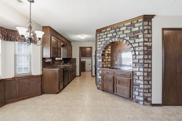 10009 E 40th Street, Tulsa, OK 74146