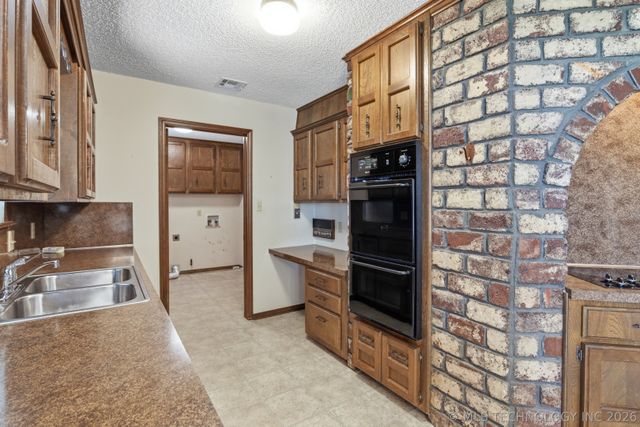 10009 E 40th Street, Tulsa, OK 74146