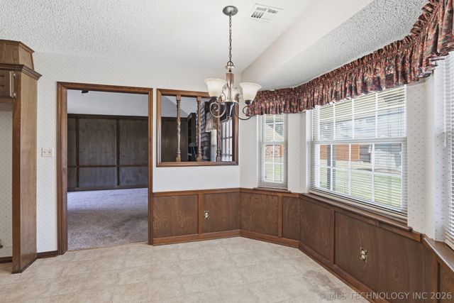10009 E 40th Street, Tulsa, OK 74146