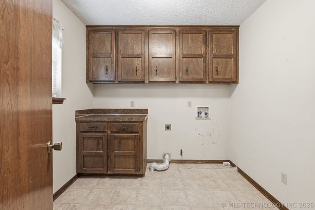 10009 E 40th Street, Tulsa, OK 74146
