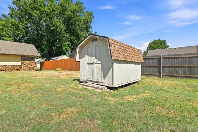 10009 E 40th Street, Tulsa, OK 74146