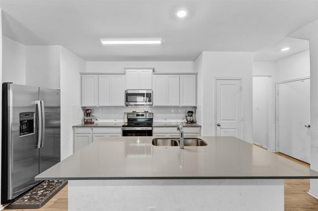 413 Perfect World LOOP, Jarrell, TX 76537