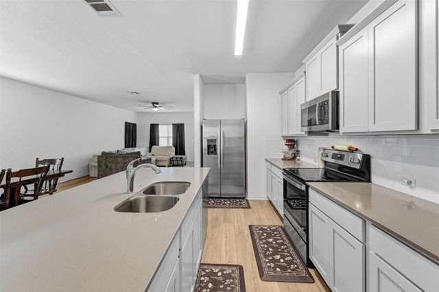413 Perfect World LOOP, Jarrell, TX 76537