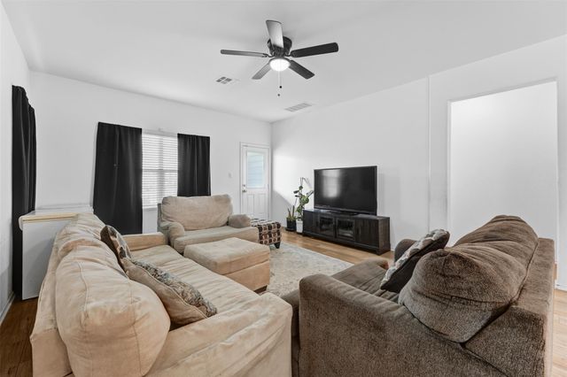 413 Perfect World LOOP, Jarrell, TX 76537