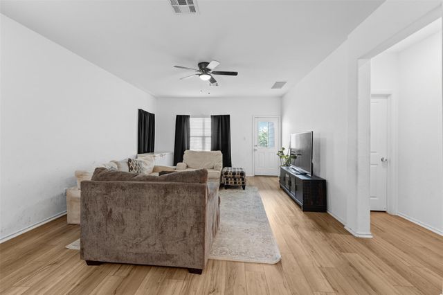 413 Perfect World LOOP, Jarrell, TX 76537