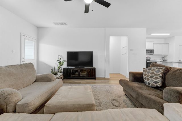 413 Perfect World LOOP, Jarrell, TX 76537