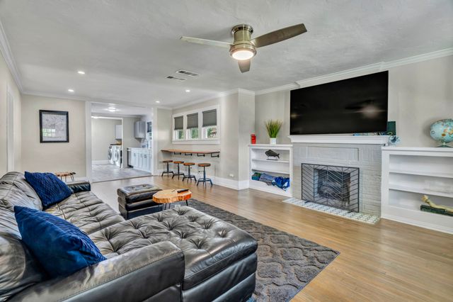 4829 Pershing Avenue, Fort Worth, TX 76107