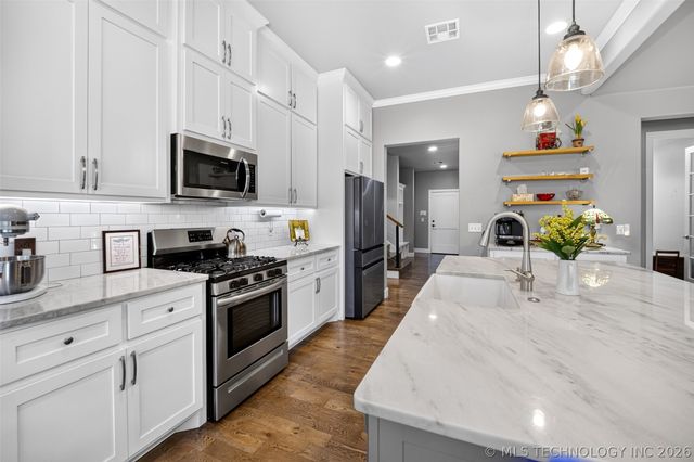 17 E 32nd Street, Sand Springs, OK 74063