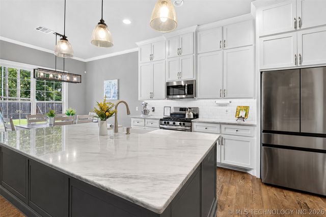 17 E 32nd Street, Sand Springs, OK 74063