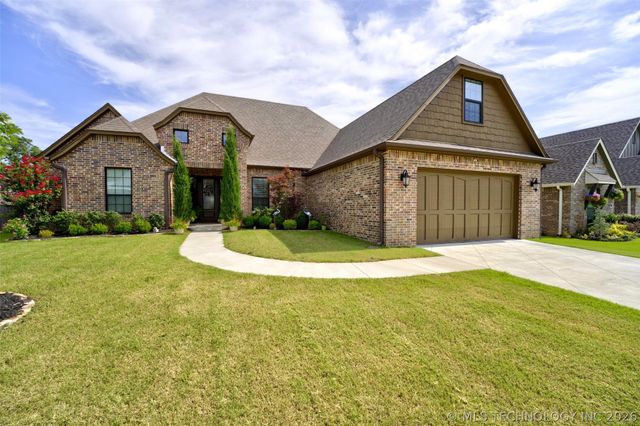 17 E 32nd Street, Sand Springs, OK 74063