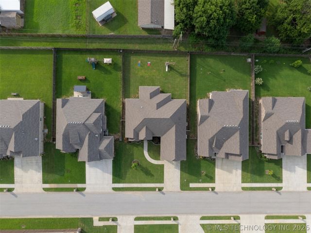 17 E 32nd Street, Sand Springs, OK 74063